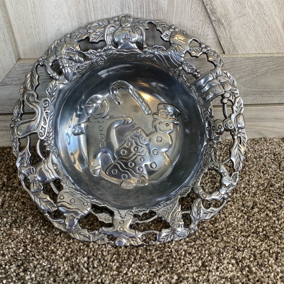 Thick Molded Aluminum Christmas Bowl / Christmas Bowl with Snowman - Picture 1 of 9